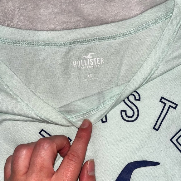 Hollister Light Blue Logo Tee Sz XS Preppy Casual Y2K - Picture 4 of 9